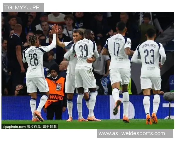 西蒙斯6500万转会热刺表现失常英超9场无进球惨遭北伦敦德比完败 西蒙斯6500万转会热刺表现失常英超9场无进球惨遭北伦敦德比完败