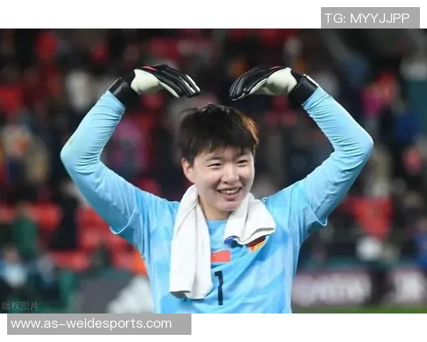 中国女足半场落后苏格兰三球张琳艳破门朱钰遭遇两次吊射失误