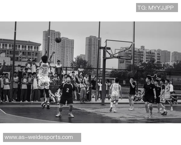 中学生篮球班赛惊现绝杀三分球精彩瞬间引发热议